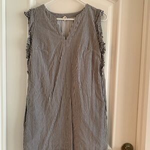 Elan Gray and White Ruffled Blouse